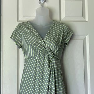 Cute maternity dress!